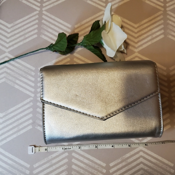 Free bundle add-on: Forever 21 silver bag - Picture 2 of 6